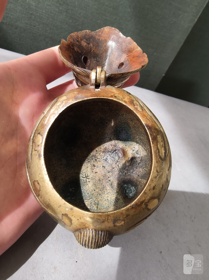 A small gold-splashed bronze censer in the shape of a Luduan - 图7